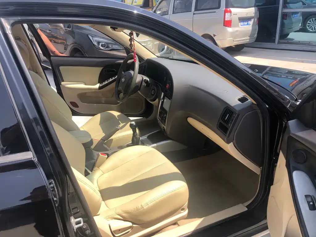 HYUNDAI ELANTRA 2010