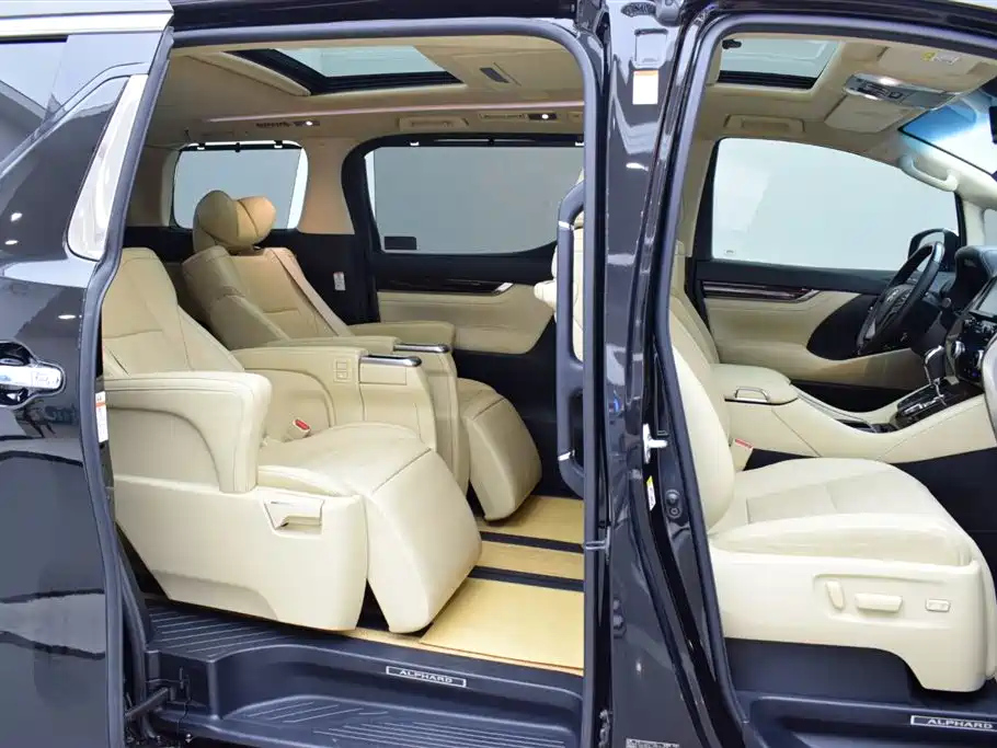 TOYOTA ALPHARD 2018