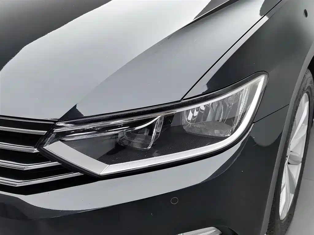 VOLKSWAGEN MAGOTAN 2018