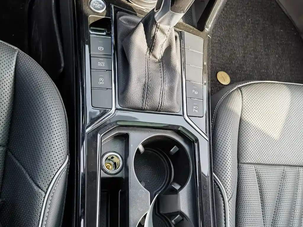 VOLKSWAGEN PASSAT 2023