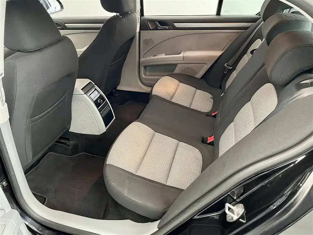 SKODA SUPERB 2010