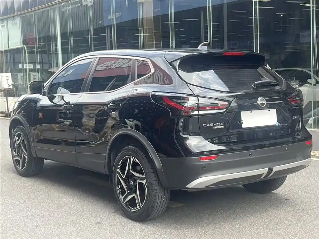 NISSAN QASHQAI 2025