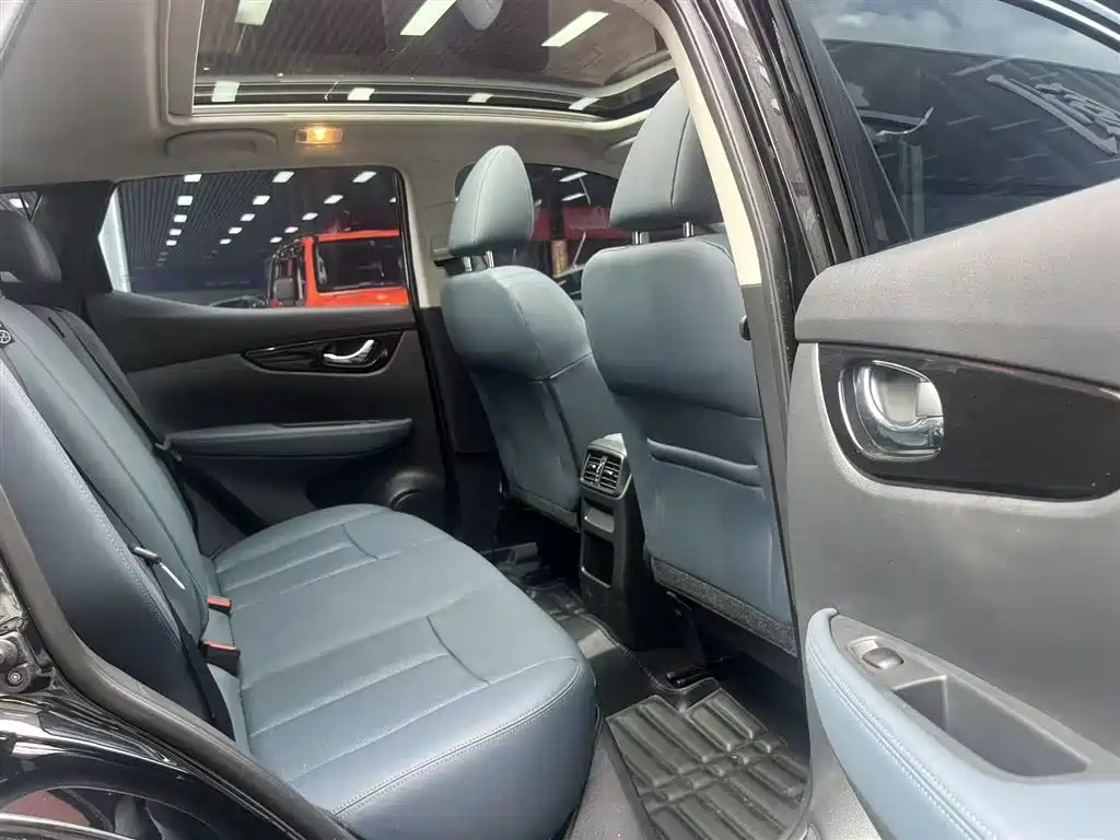 NISSAN QASHQAI 2025