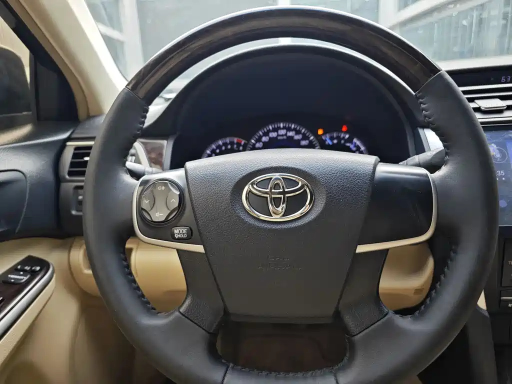 TOYOTA CAMRY 2016
