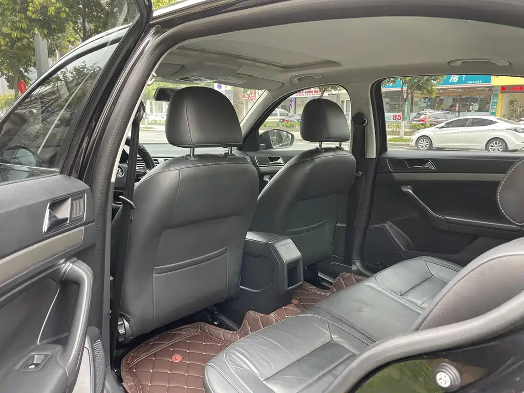 VOLKSWAGEN LAVIDA 2016