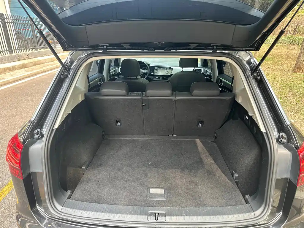 VOLKSWAGEN TAYRON 2019