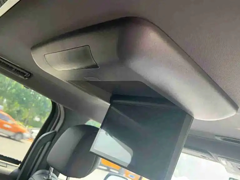 TOYOTA GRANVIA 2023