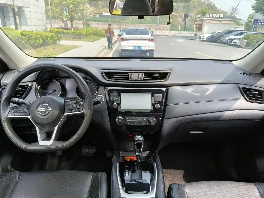 NISSAN X-TRAIL 2018