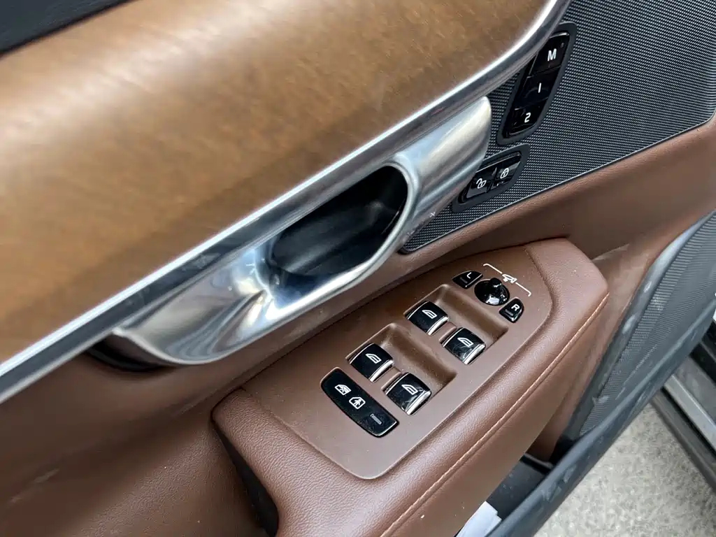 VOLVO S90 2023