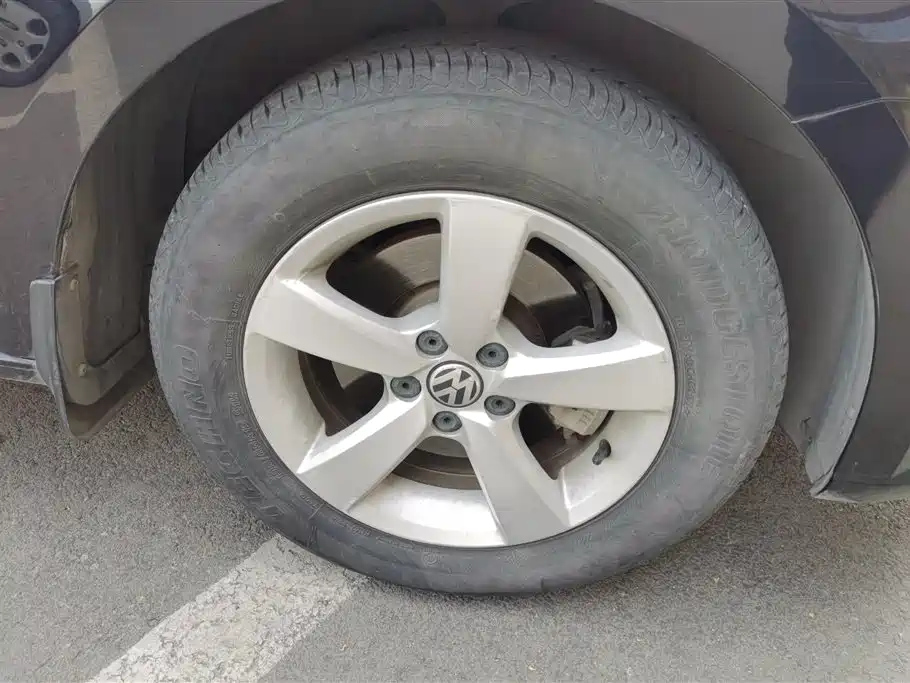 VOLKSWAGEN LAVIDA 2014
