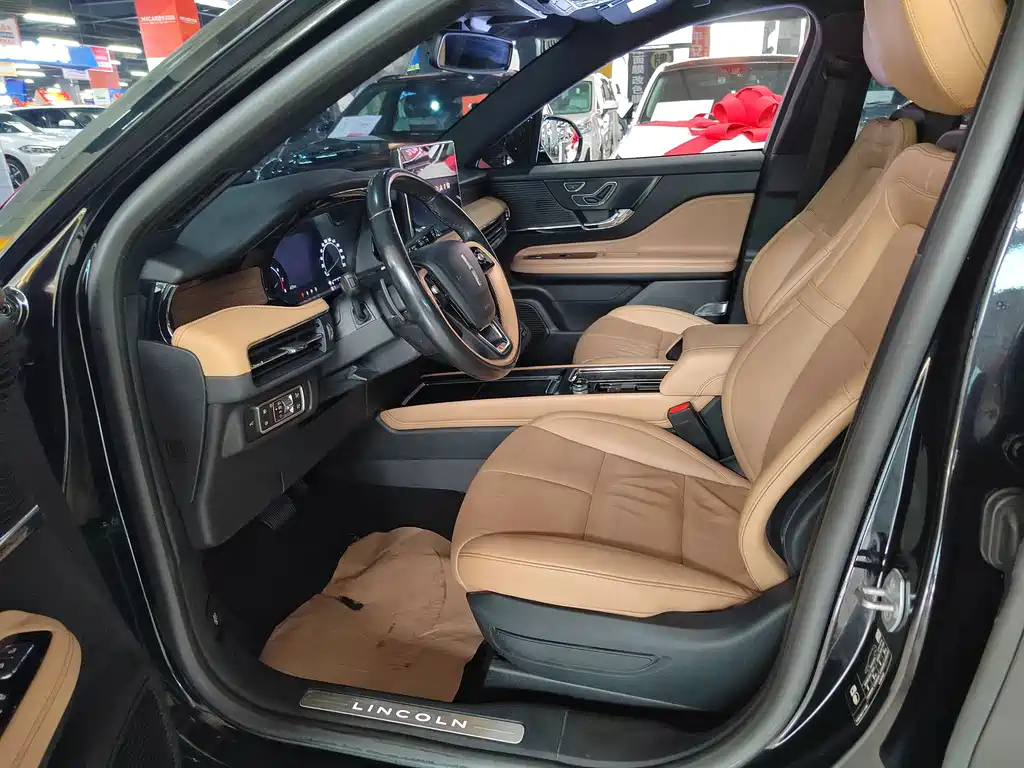 LINCOLN ADVENTURER 2021