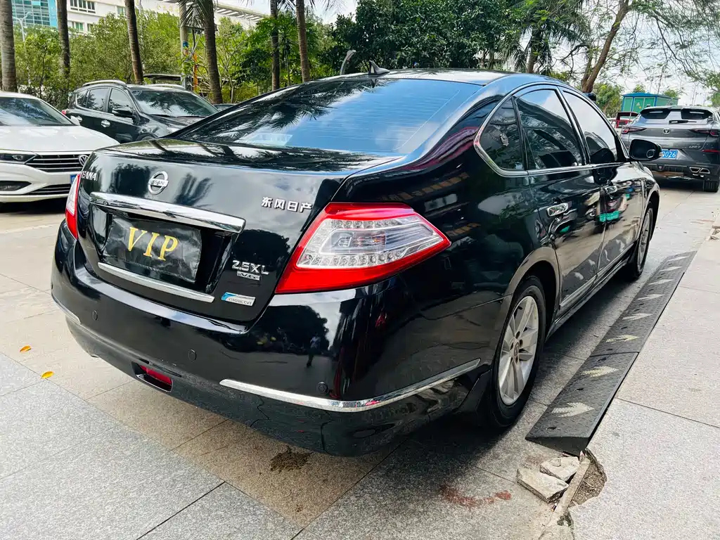 NISSAN TEANA 2011
