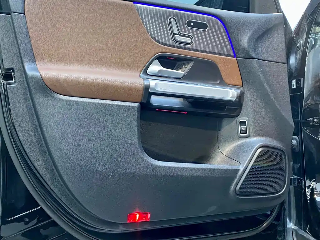MERCEDES BENZ GLB 2023