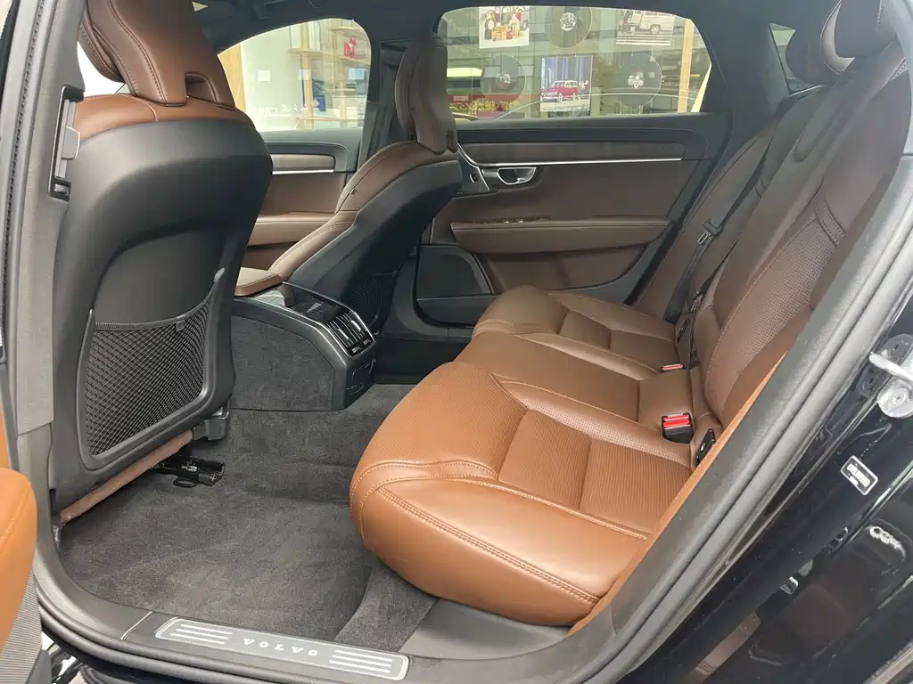 VOLVO S90 2023
