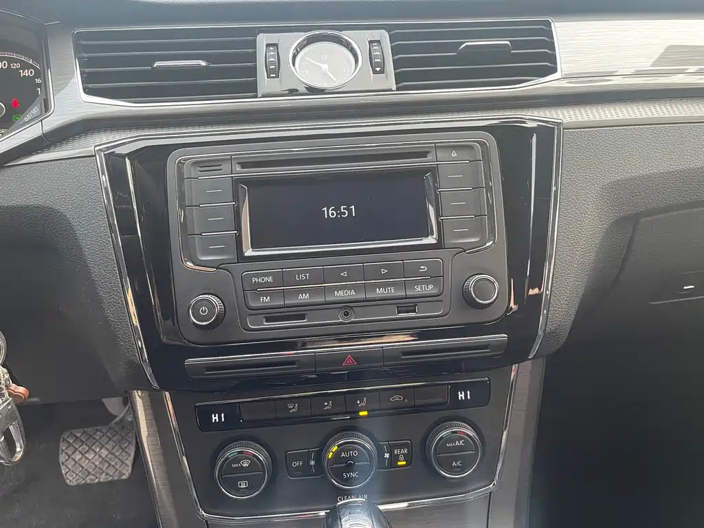 VOLKSWAGEN PASSAT 2017