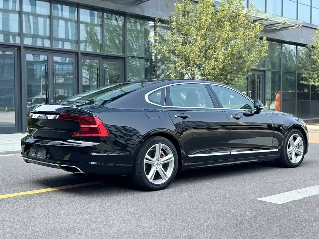 VOLVO S90 2019
