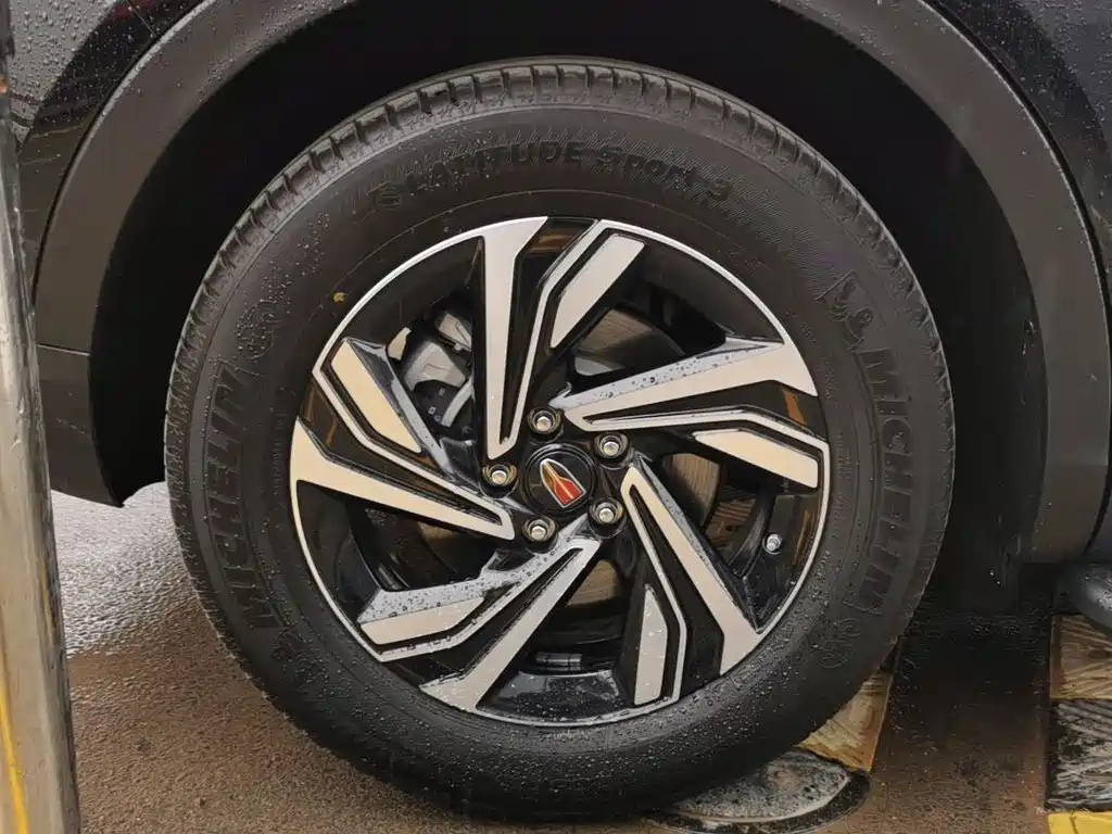 HONGQI HS5 2023