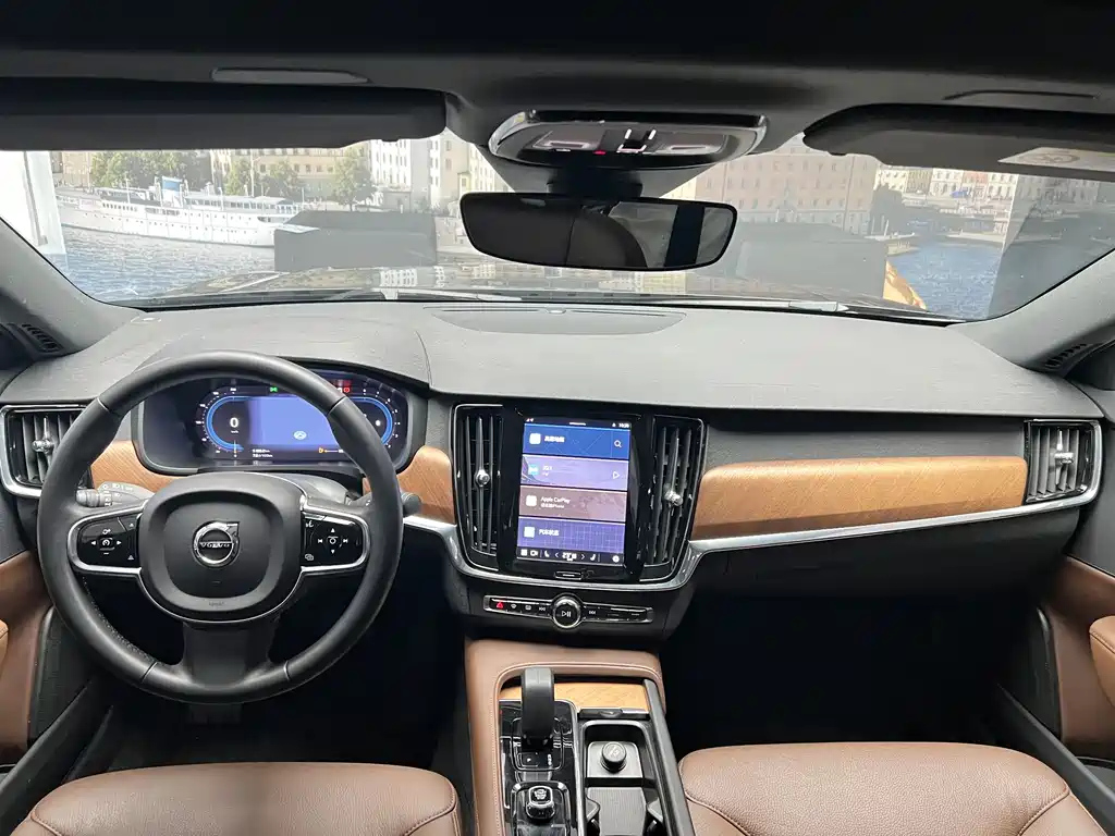 VOLVO S90 2023