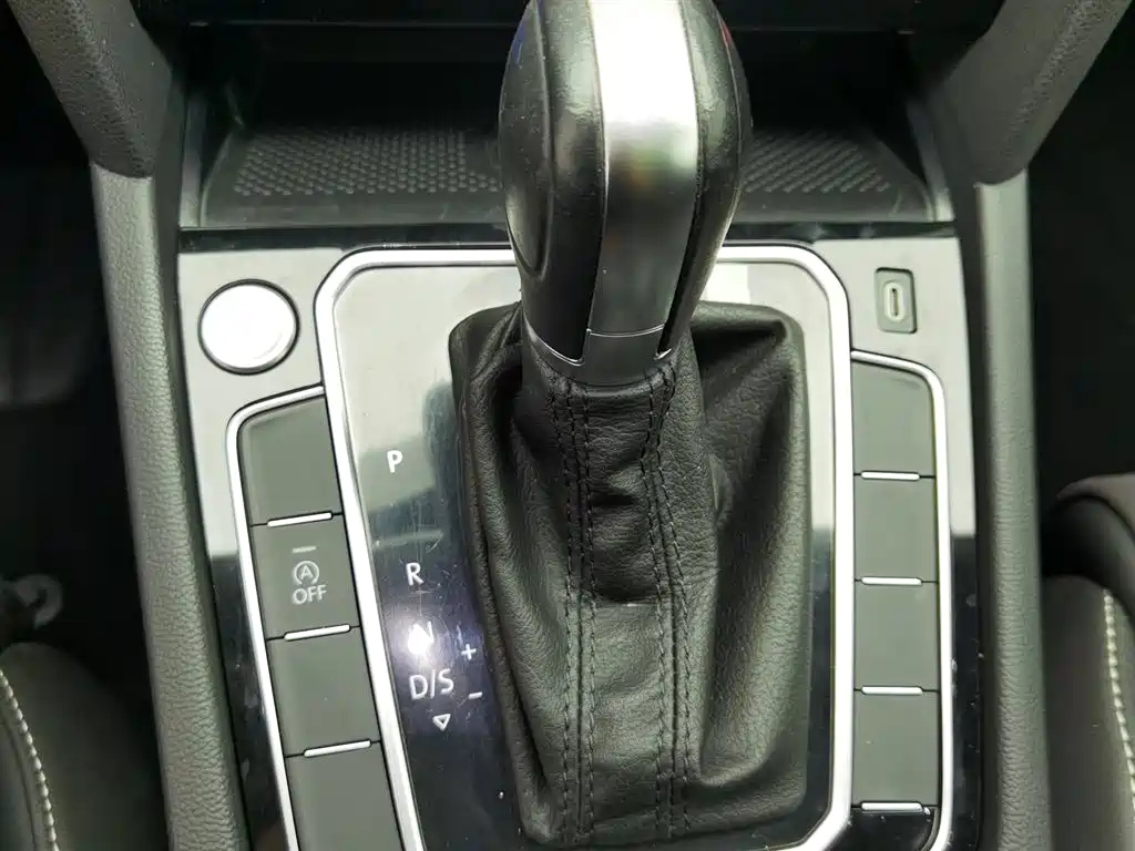 VOLKSWAGEN MAGOTAN 2020