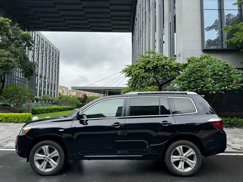 TOYOTA HIGHLANDER 2010