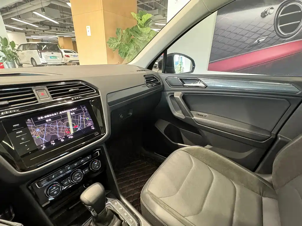 VOLKSWAGEN TIGUAN L 2021
