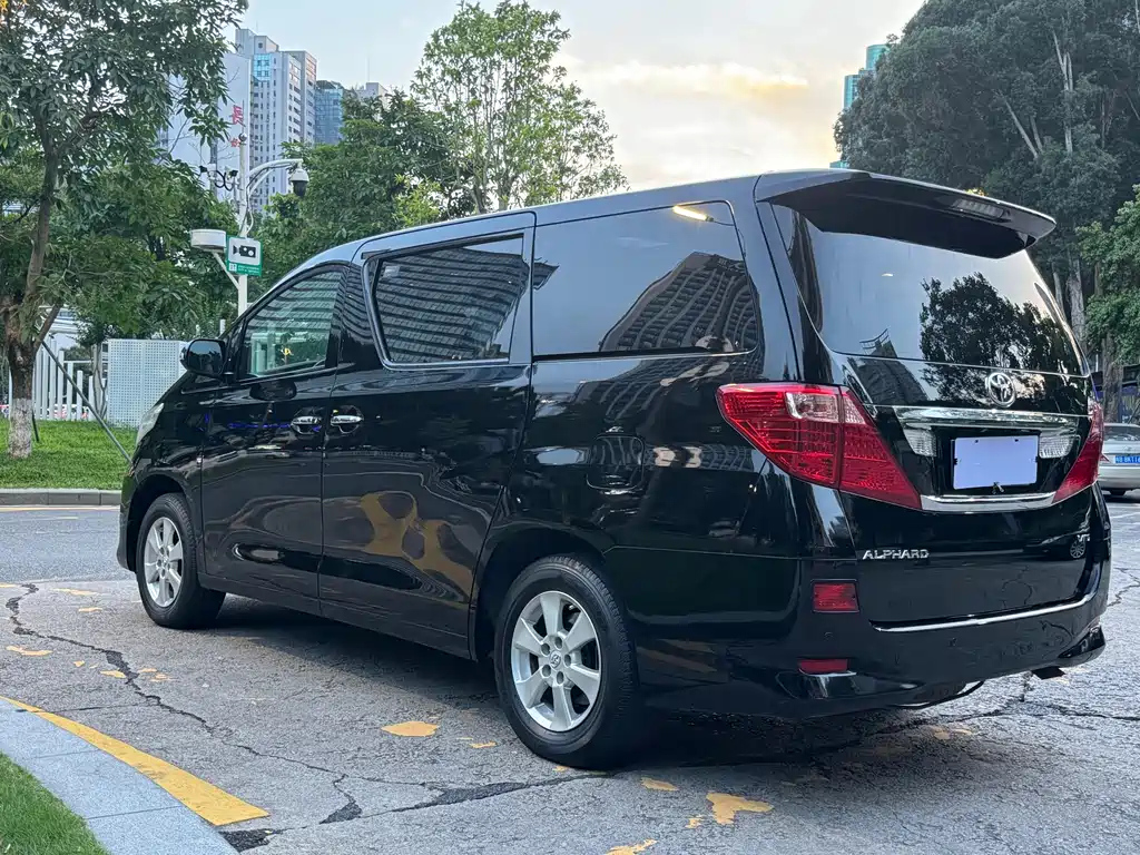 TOYOTA ALPHARD 2011