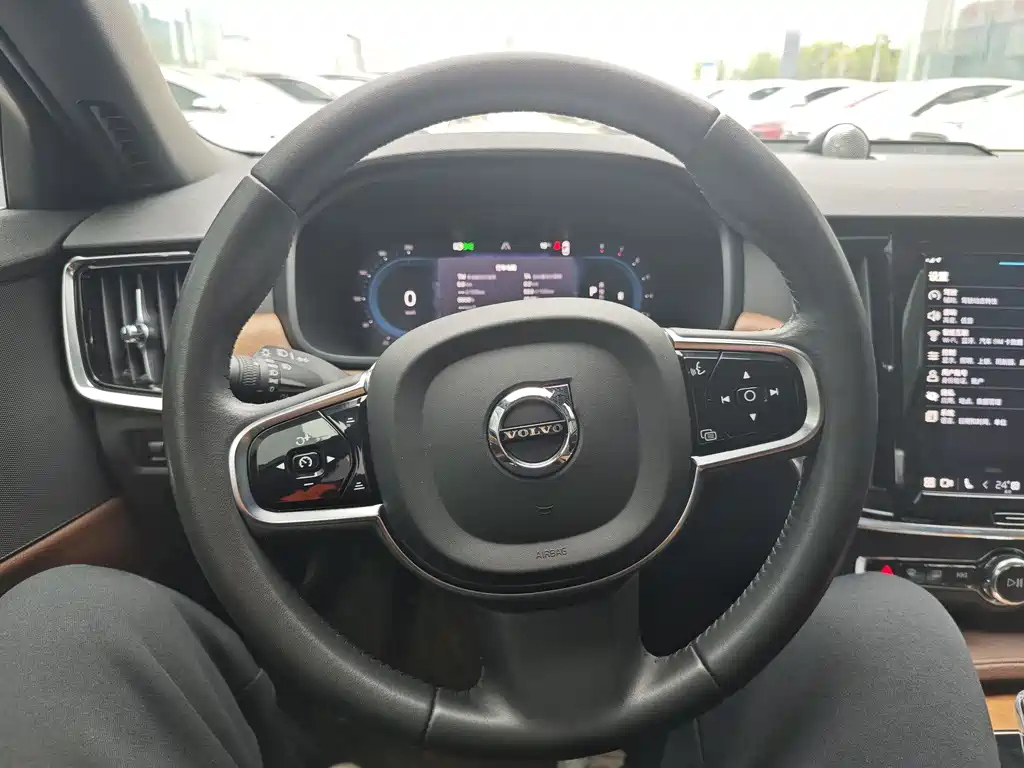 VOLVO S90 2022