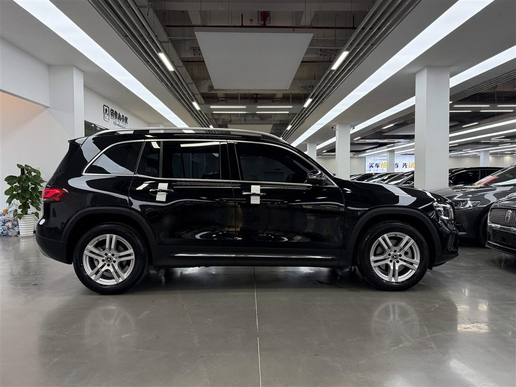 MERCEDES BENZ GLB 2023