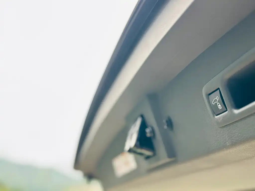 TOYOTA GRANVIA 2023
