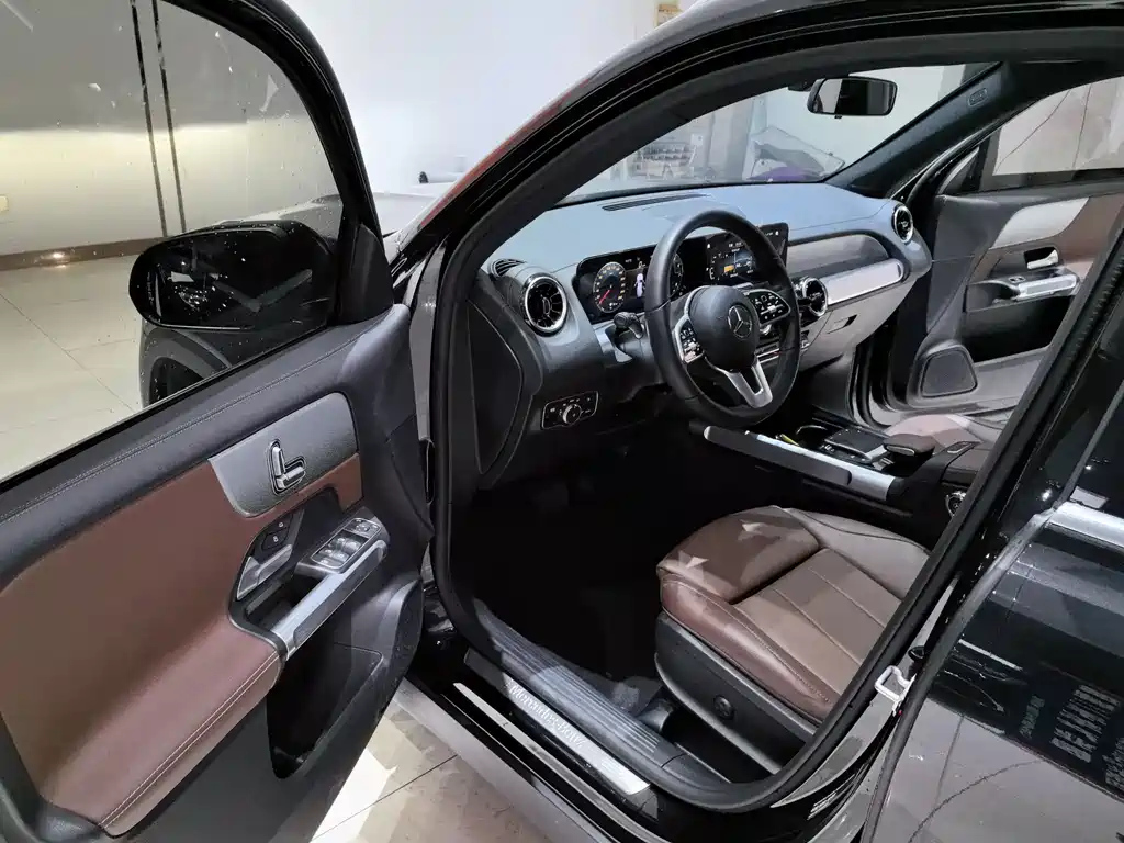 MERCEDES BENZ GLB 2023
