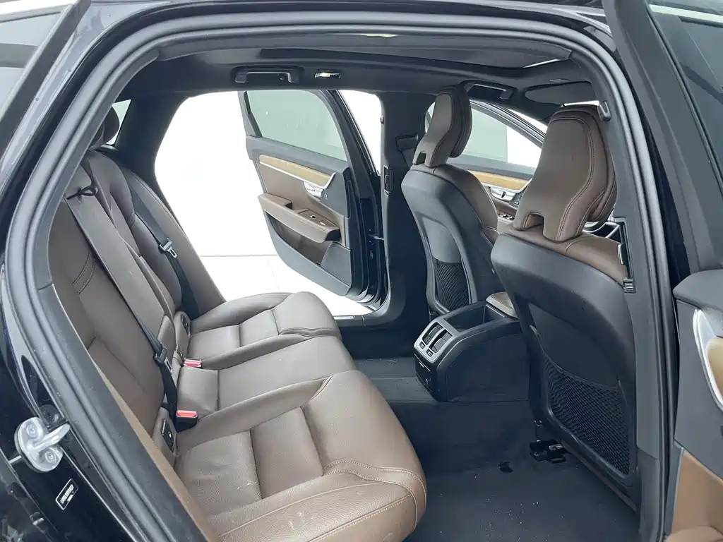 VOLVO S90 2022