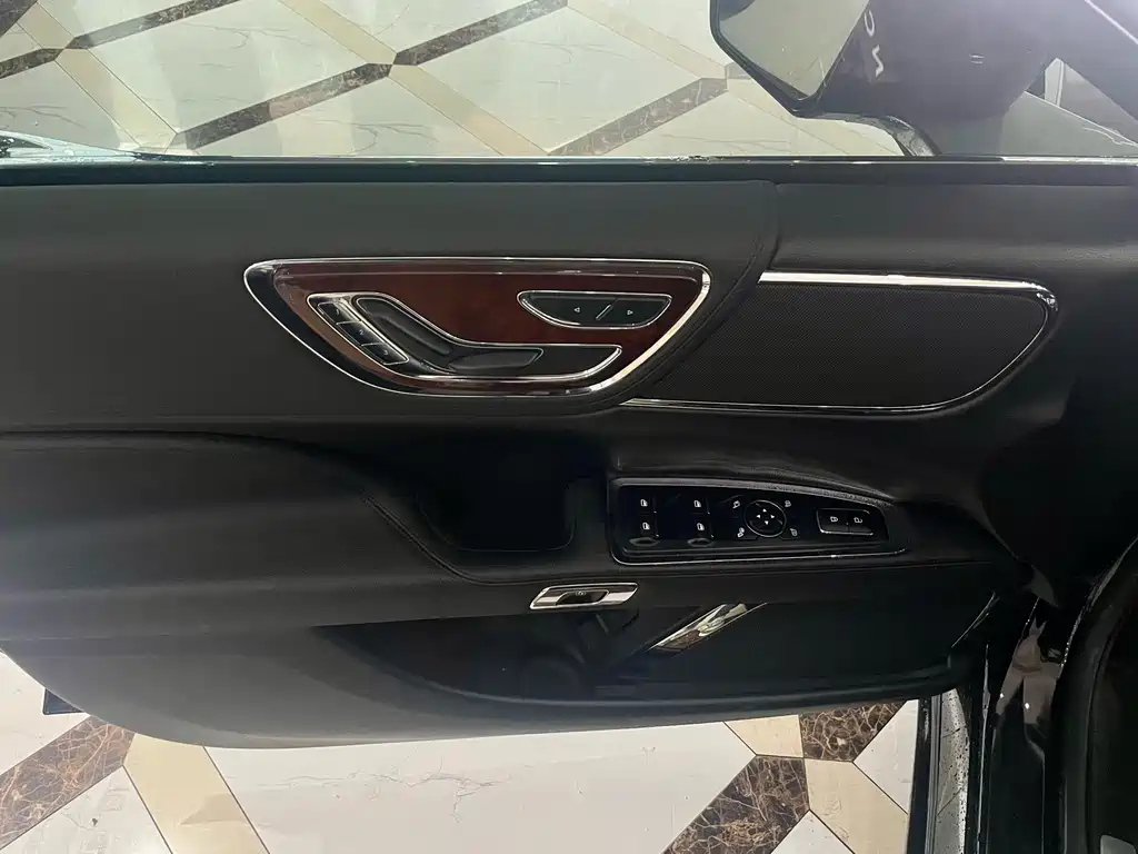 LINCOLN CONTINENTAL 2021