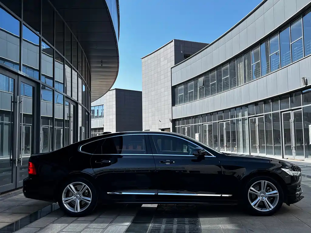 VOLVO S90 2019