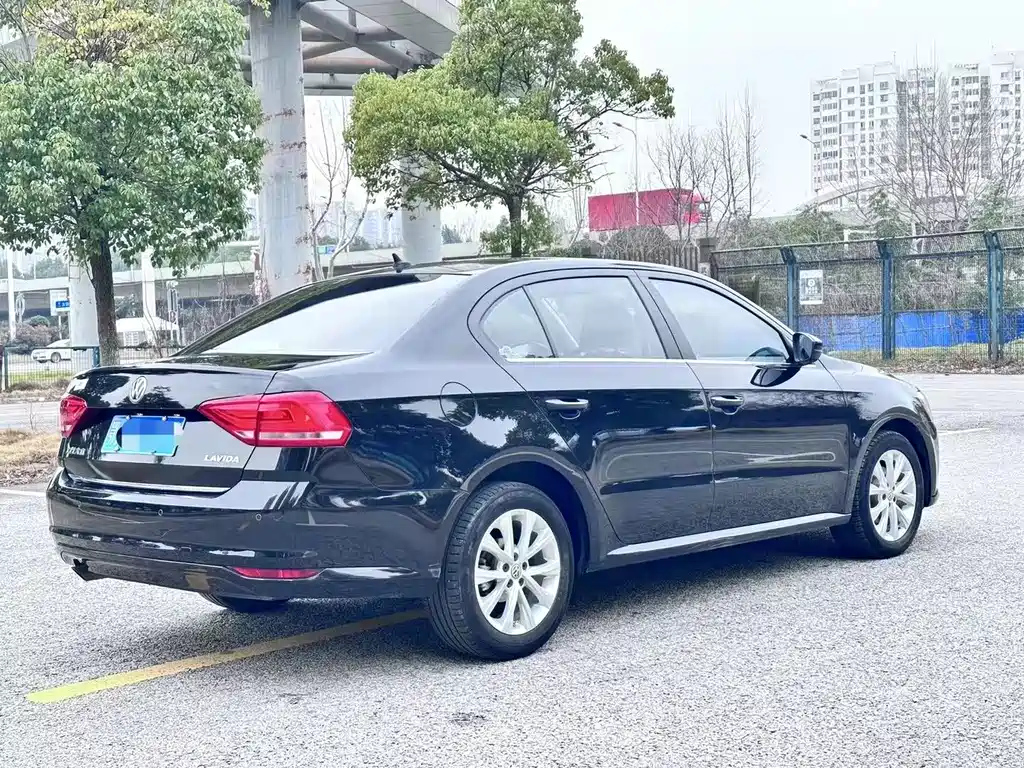 VOLKSWAGEN LAVIDA 2017