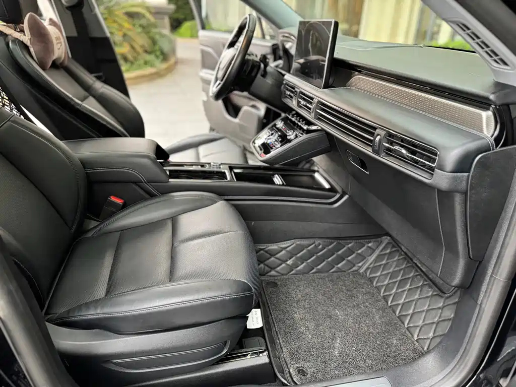 LINCOLN ADVENTURER 2021