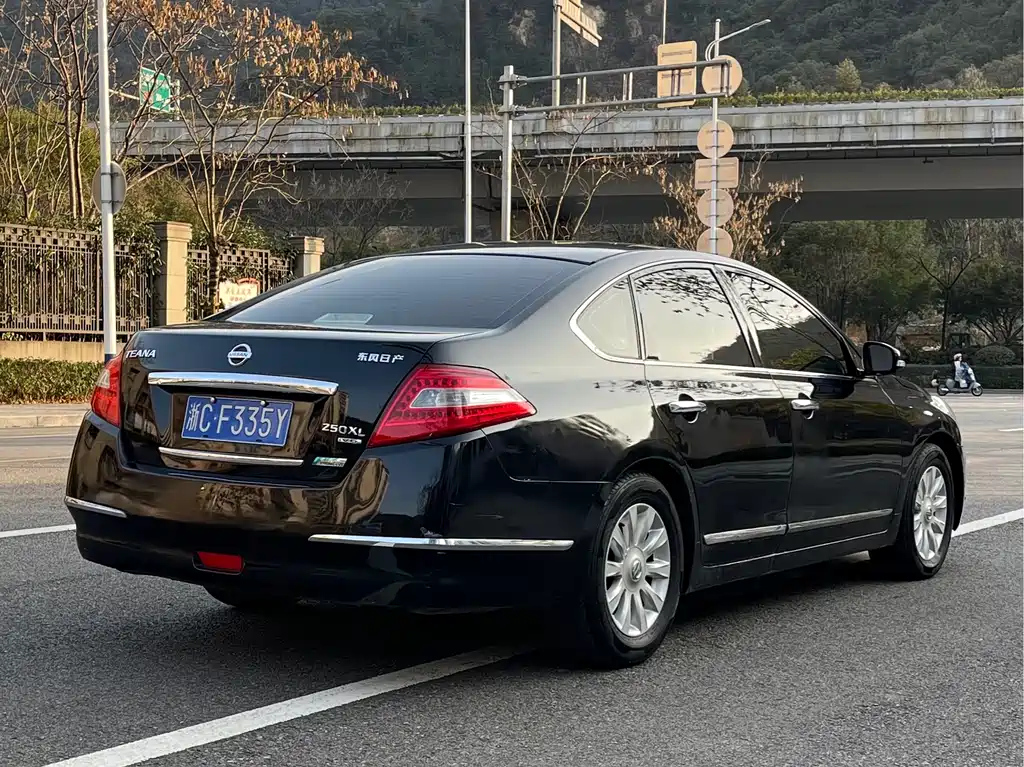 NISSAN TEANA 2009