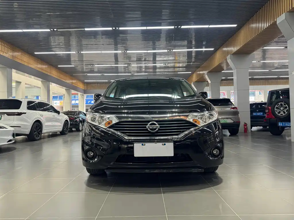 NISSAN QUEST 2017