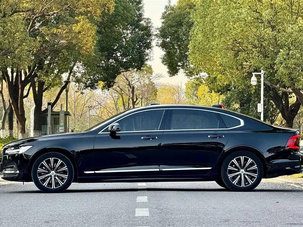 VOLVO S90 2021