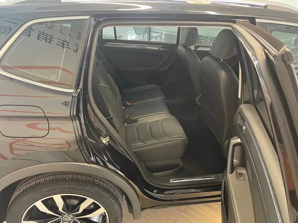 VOLKSWAGEN TIGUAN L 2021