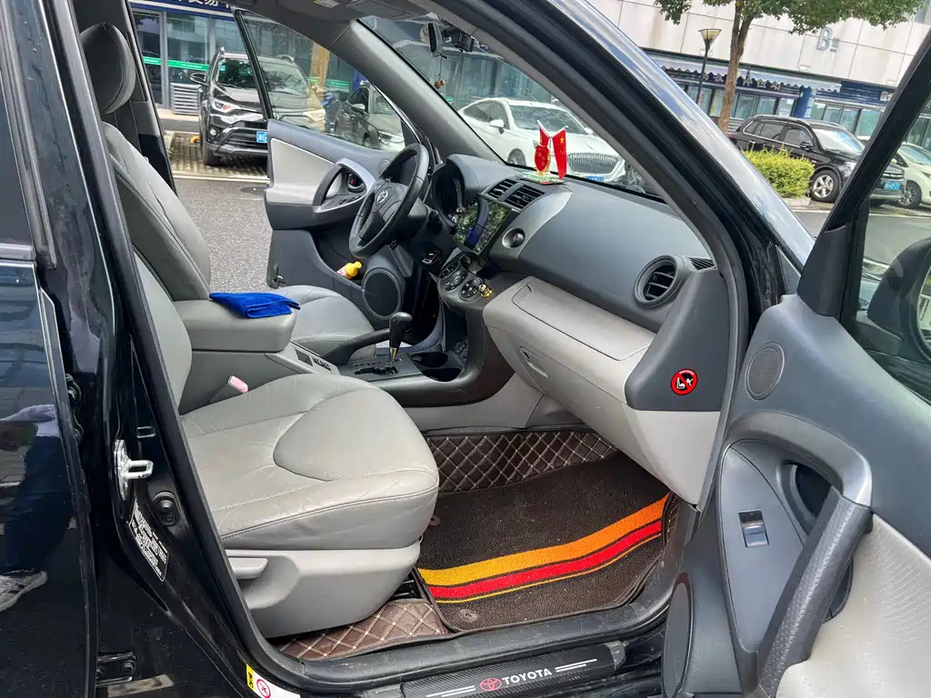 TOYOTA RAV4 RONGFANG 2011