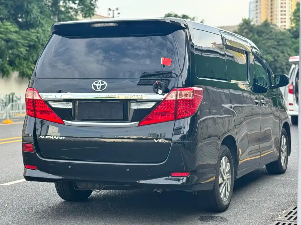 TOYOTA ALPHARD 2013