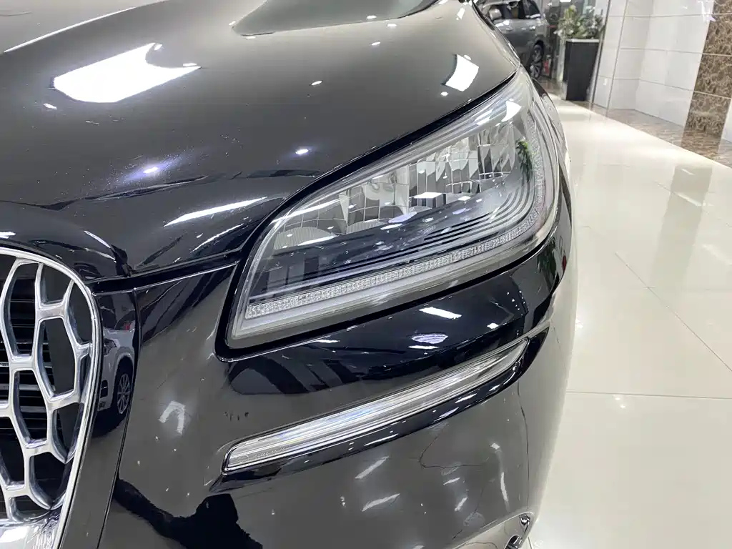 LINCOLN ADVENTURER 2022