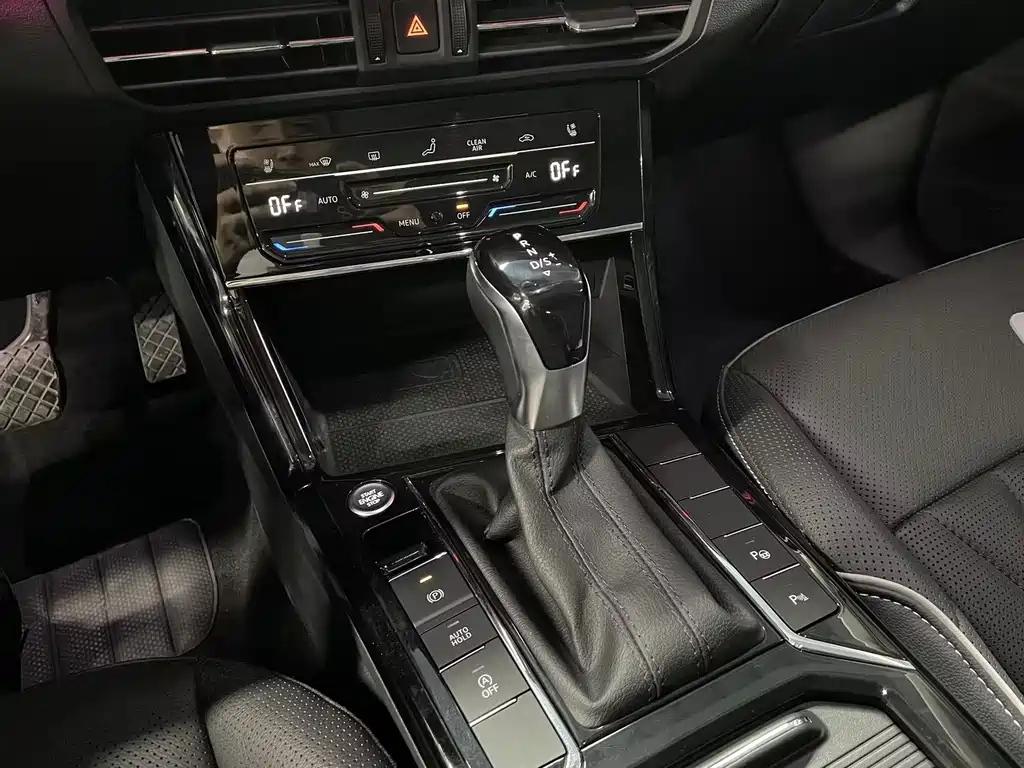 VOLKSWAGEN PASSAT 2022