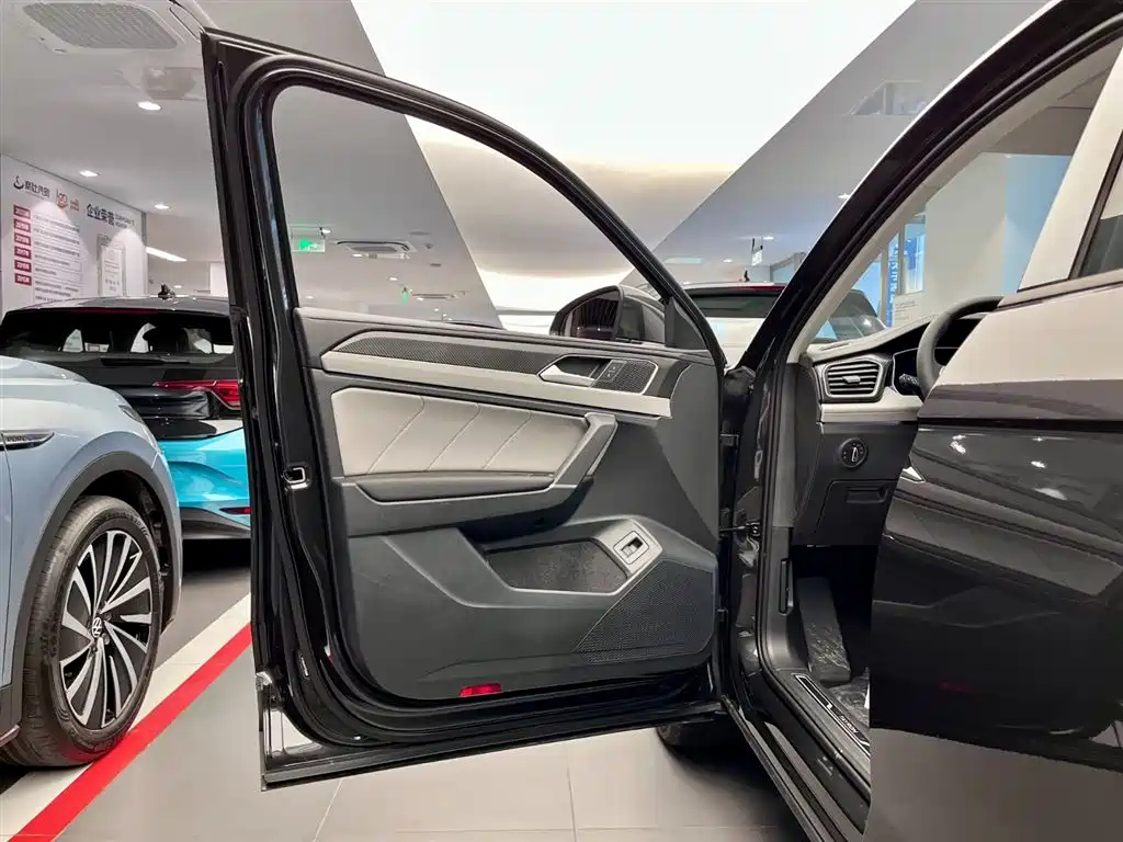 VOLKSWAGEN TAYRON 2023