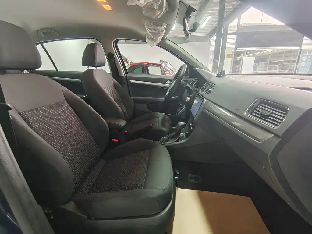 VOLKSWAGEN LAVIDA 2018
