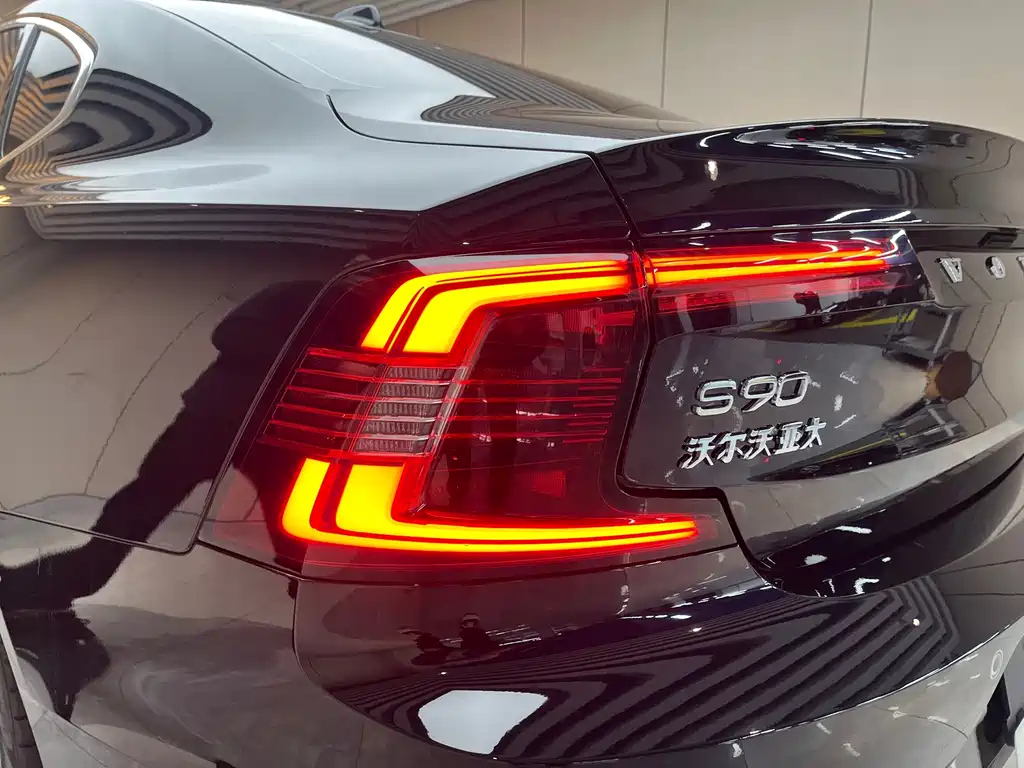 VOLVO S90 2022