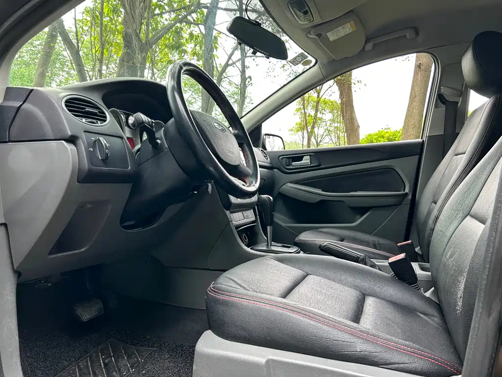 FORD FOCUS 2012