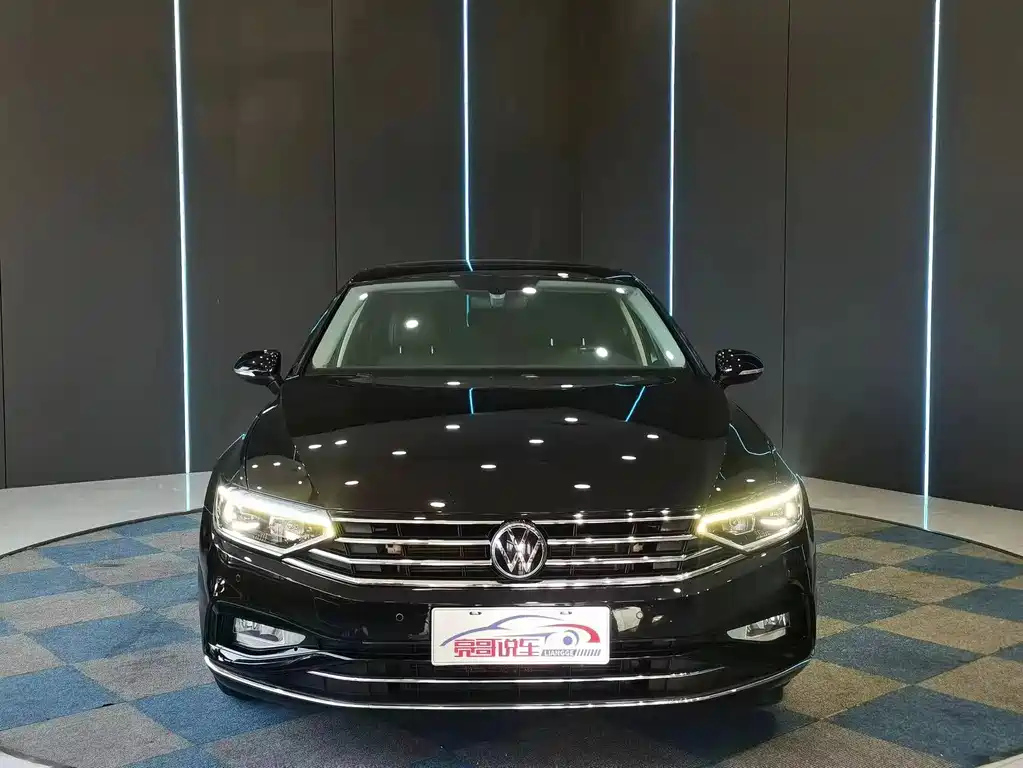 VOLKSWAGEN MAGOTAN 2020