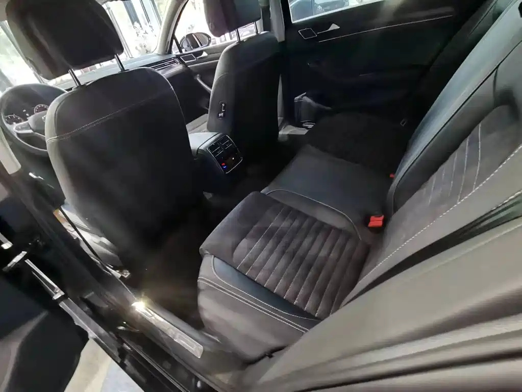 VOLKSWAGEN MAGOTAN 2020