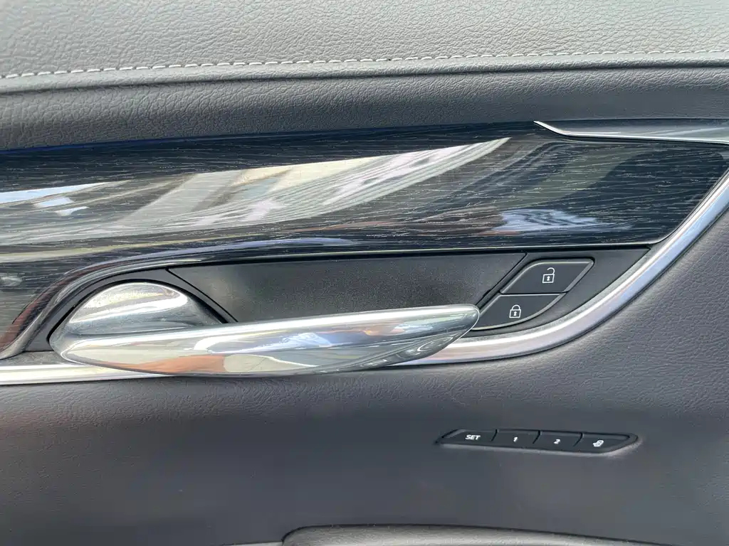 CADILLAC XT5 2021